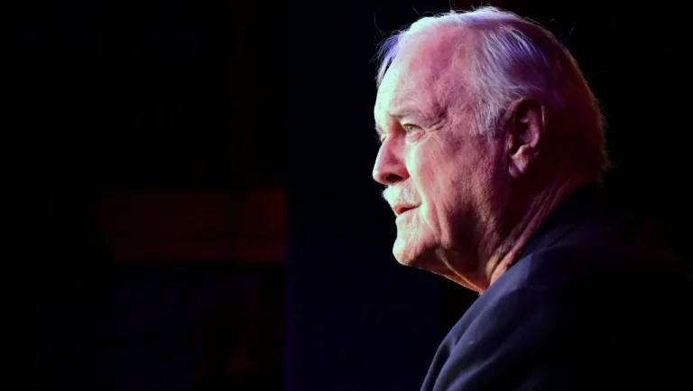 John Cleese scherza solo sul fatto di “odiare” Eric Idle dei Monty Python