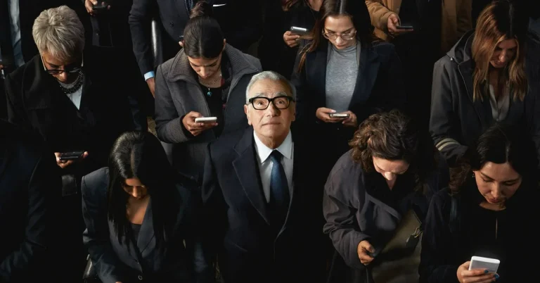 La pubblicità di Squarespace al Super Bowl di Martin Scorsese ti chiede di mettere giù il telefono