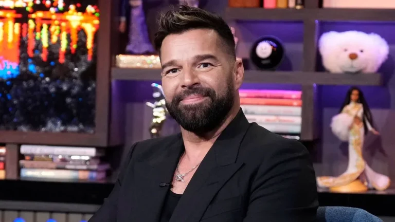 La star di “Palm Royale” Ricky Martin dà “molto merito” al Messico per la sua preparazione alla recitazione