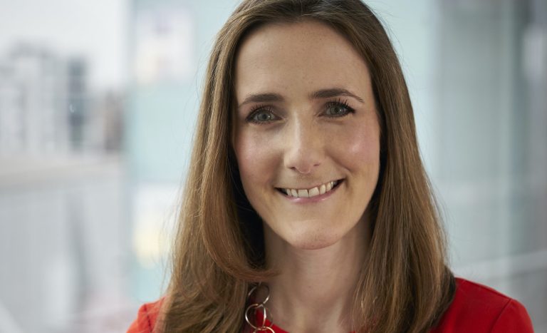 Lucinda Hicks fornisce consulenza a Channel 4 sulle produzioni interne