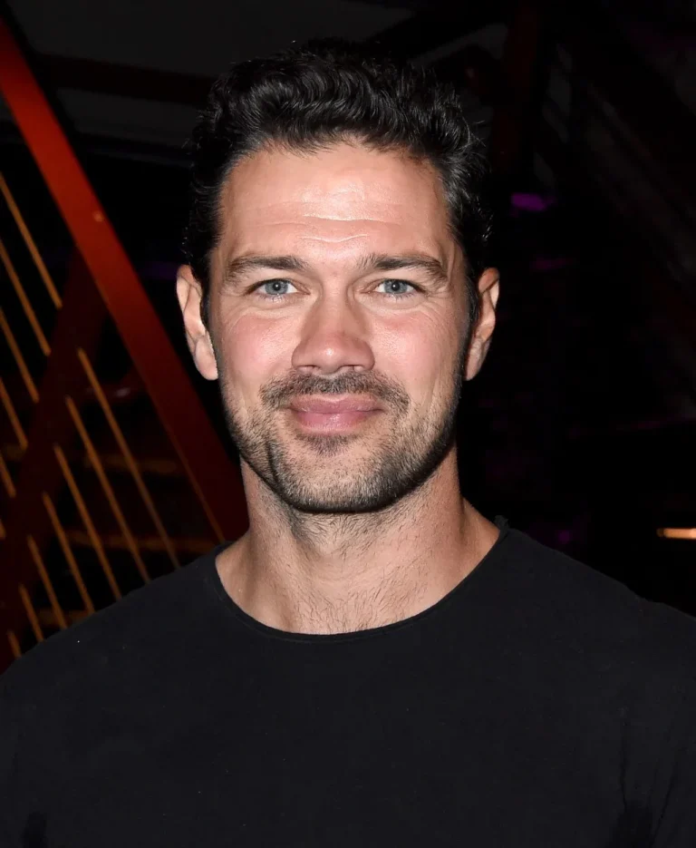 Il futuro di Ryan Paevey a Hallmark Channel è nuvoloso, mentre si prende una pausa